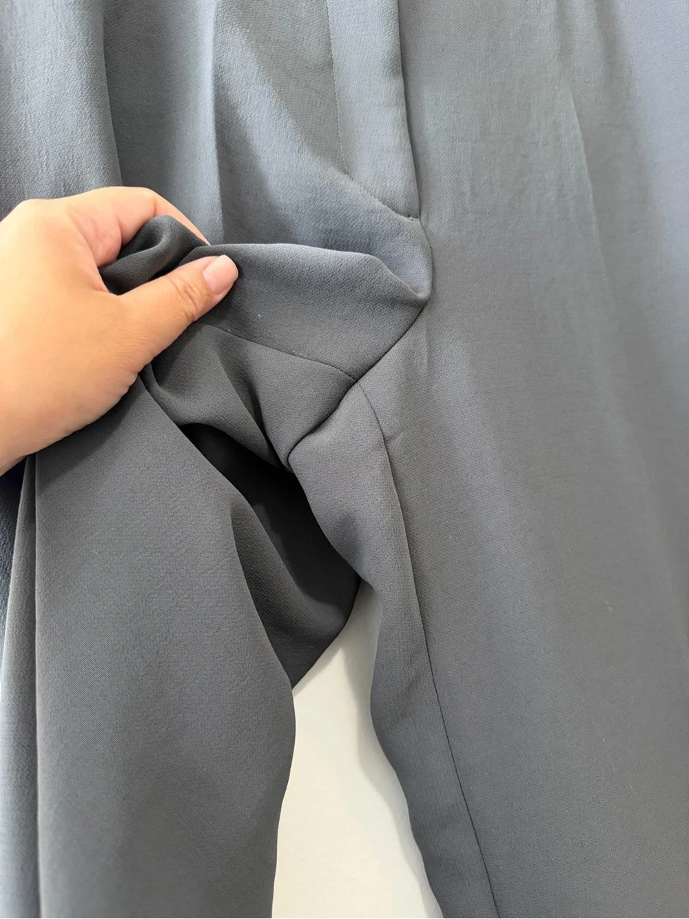 Aritzia The Limitless High-Rise Wide Leg Pant Coal Grey Crepette Sz 10 NWOT - Picture 8 of 16